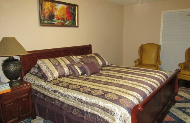 Cayce Charm Minutes to Downtown Columbia