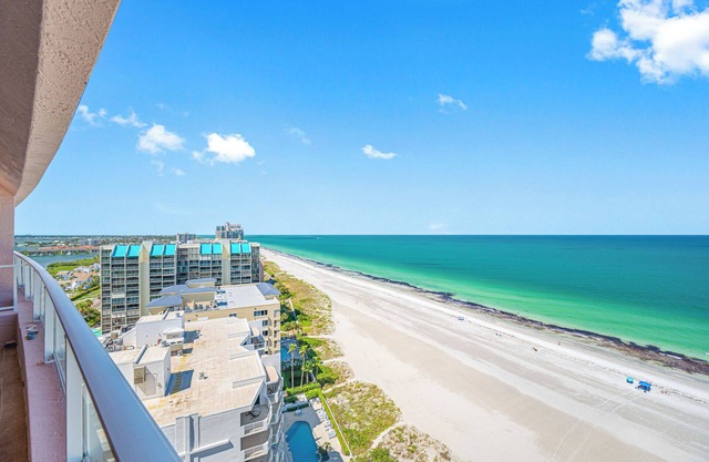 CBC 1-18C – Beach Front, Pool, Hot Tub, Tennis, Gym & Sauna!