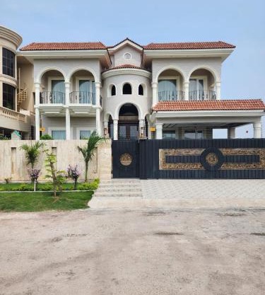 CDA Park Enclave a tastefully furnished property !