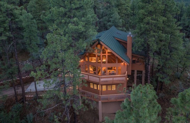 Cedar Cabin only 8 Minutes from Downtown Prescott