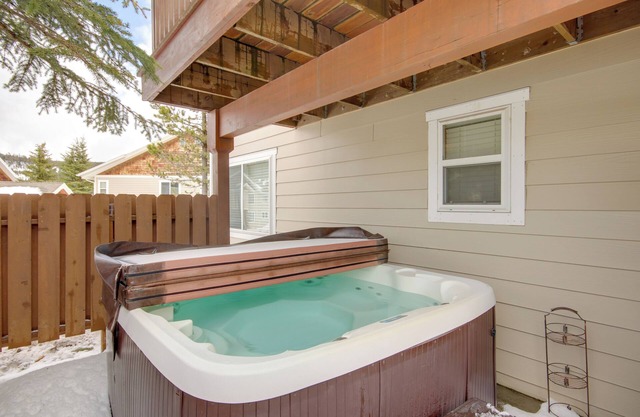 Cedar Creek Condo: Free Shuttle to Big Sky Resort!