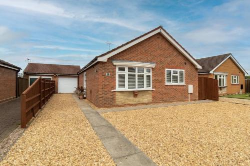 Cedar Drive, Holbeach - 1 to 4 - Self Catering