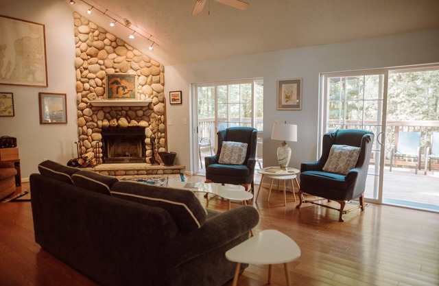 Cedar Point Cottage- Perfect Lake Michigan Retreat