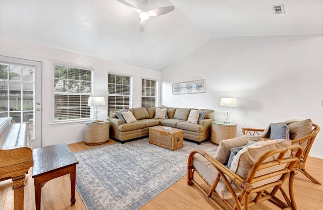 Central 3BR—Near AMP, UofA, XNA, Walmart HQ