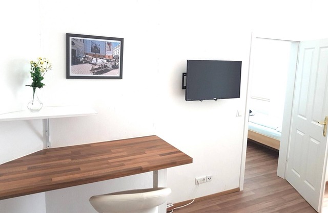Central Apartment close to inner ring metro airconditioned A32