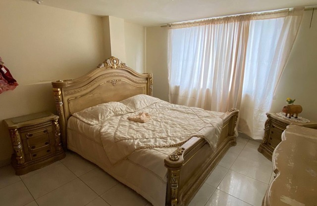 Central apartment, located between two parks.