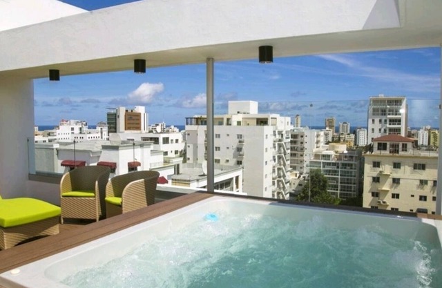 Central Apt W/Balcony -5 minute to Blue Mall/supermarket