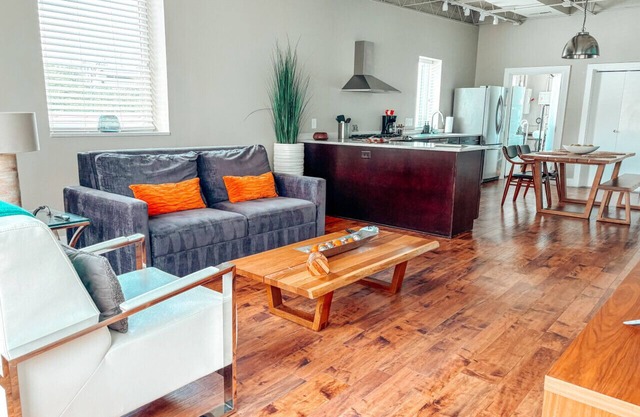 Central Apt: Xbox S, Walk to Tanger & Coffee Shop + Amenities