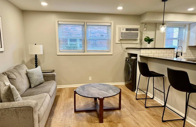 Central Hub: Minutes to UNMC and Dining