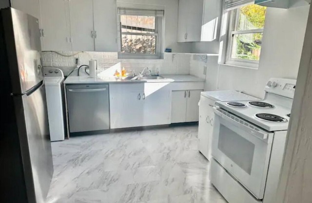 Central located newly renovated duplex house,3 bd 1 bath whole downstairs unit