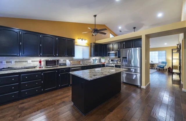 Central Location 4BR w/Arcades & Spacious Parking