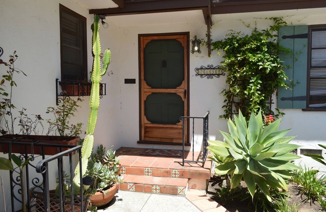 Central Location Old Town! EasyWalk to restaurants, parks, trails&Train Station!