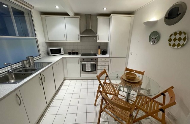 Central London 2 Bed Apt- Sleeps 4 & Pet Friendly