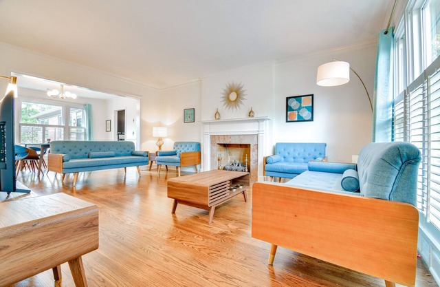 Central Memphis Home: MCM Decor, Walk to Midtown!