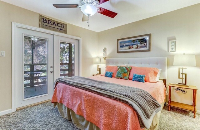 Central Oasis: Pool, Minutes to Shops & Beach!