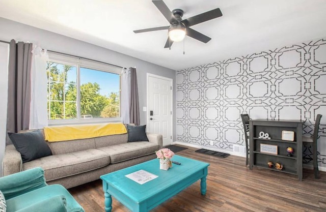 Central Omaha Home- perfect for business travelers