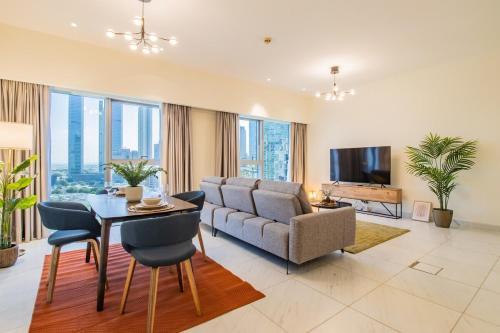 Central Park Tower DIFC - 10 Minutes Walk to Metro - Spacious 1BDR