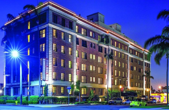 Central to many attractions and sights!