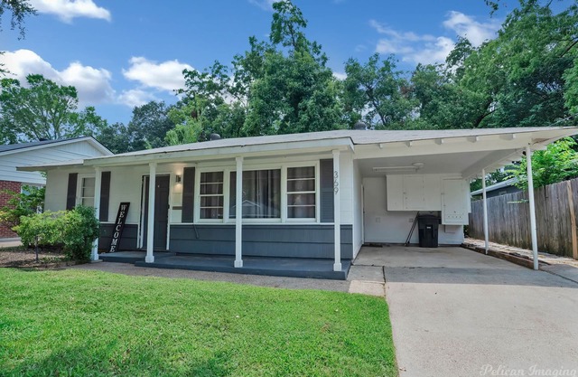Centralized Nook, 2 bedrooms, Big Backyard