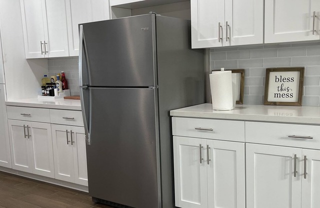 Centrally located 15 mins from cardinals stadium