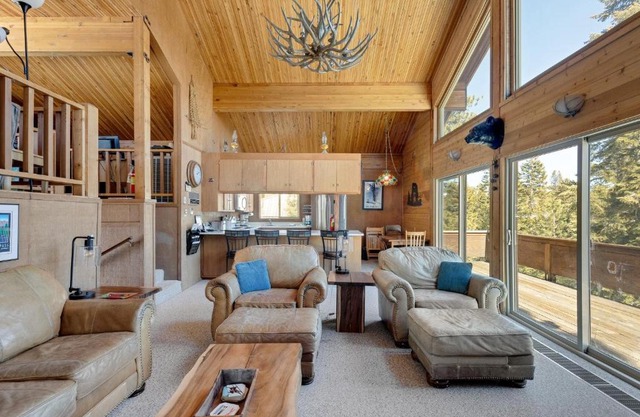 Centrally Located and Dog Friendly! - Home #36