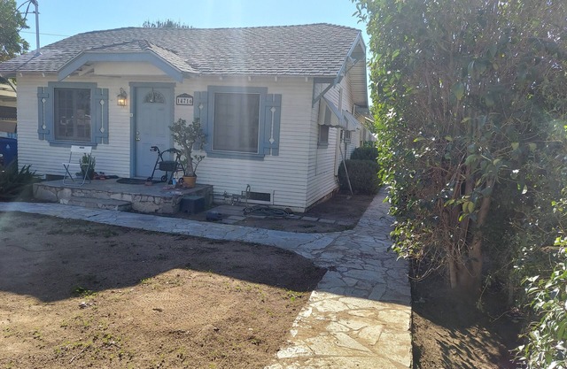 Centrally located cozy and comfortable house