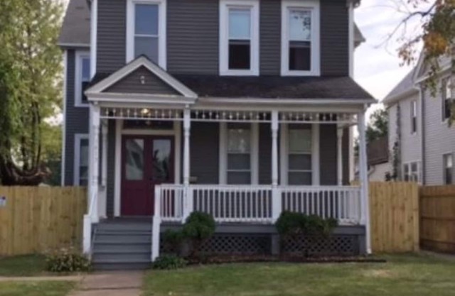 Centrally located, completely remodeled Full Apt unit