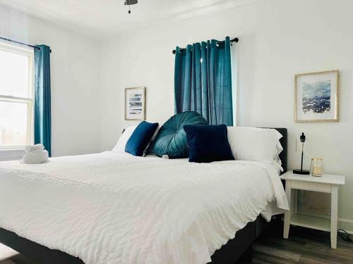 Centrally Located EVV Apartments