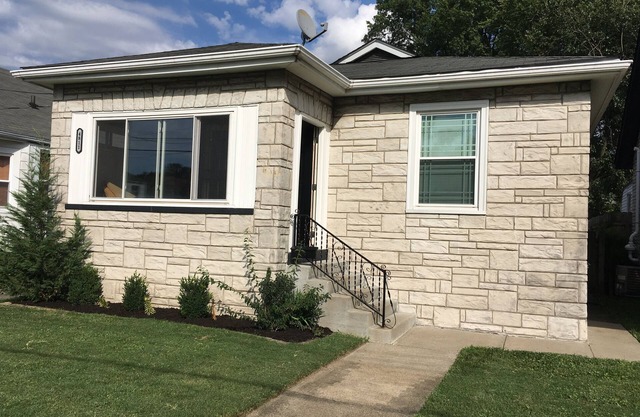 Centrally Located Home. Expo Center. Airport. UofL