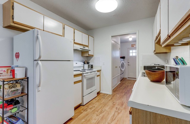 Centrally Located in Nwa; Walk to Wrights Bbq!