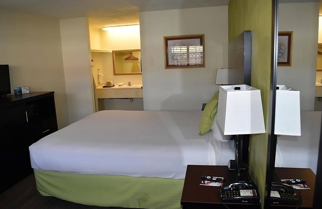 Centrally Located in Downtown San Diego! Onsite Parking & FREE Breakfast