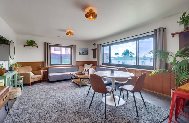 Centrally Located Little Italy Bayview House