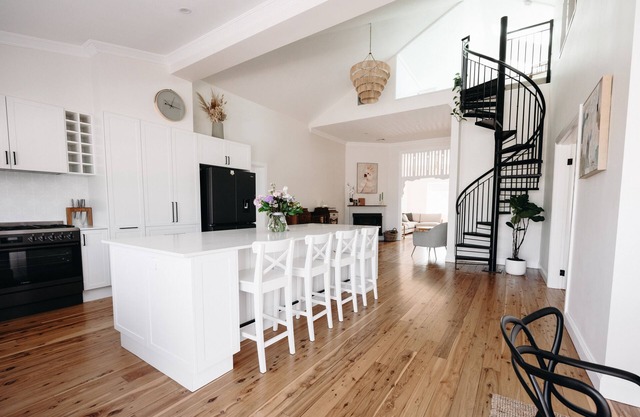 Centrally Located Spacious & Luxurious Cottage