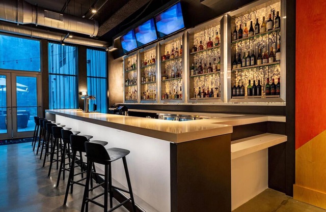 Centrally Located Stay Near Savannah Nightlife | 3 Family Friendly Rooms