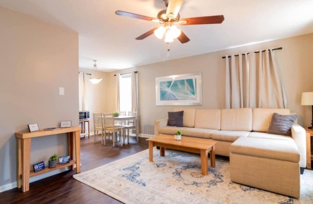 Centrally Located - The Delightful Doubles Unit B