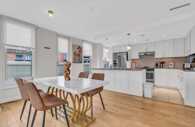 Centrally located Furnished Apt in Penn Quarter by RedAwning