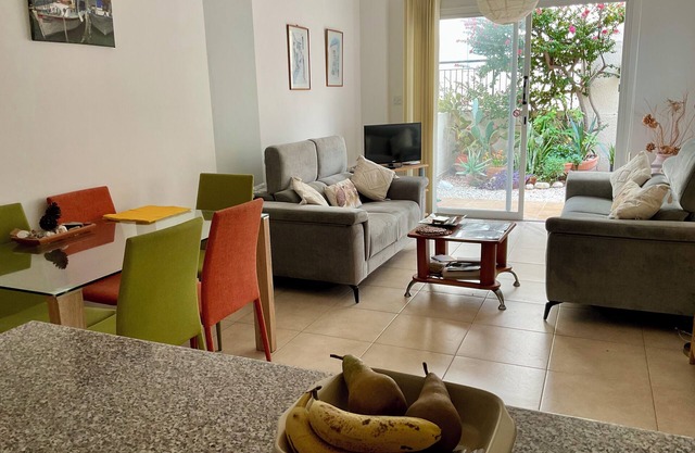 centre of Peyia village, 2 Bedrooms, communal Pool, Patio/garden, BBQ free wifi