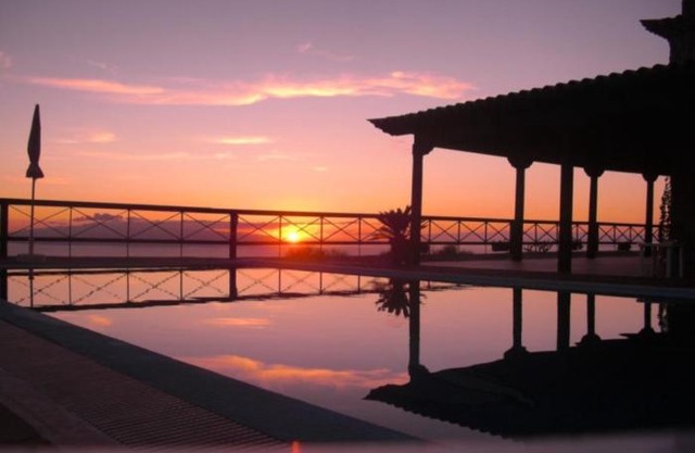 CERCADO DEL MEDIO, CHALET con PISCINA PRIVADA