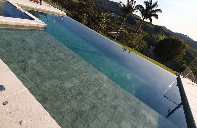 Chácara com Piscina Climatizada