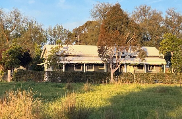 Chaffcutters Cottage - Pet friendly cottage in idyllic rural setting.