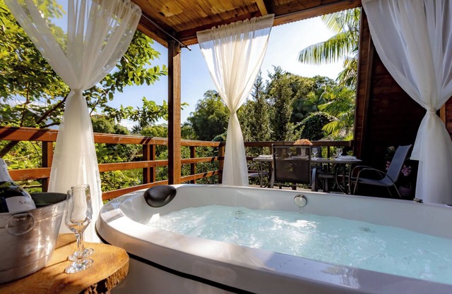 Chalé confortável com pisc,WiFi, garagem e jacuzzi