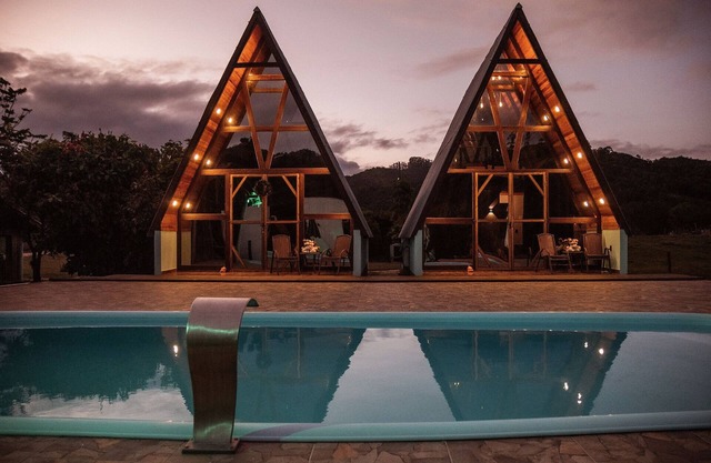 Chalé Suíço com Hidromassagem - Pousada Sestrem