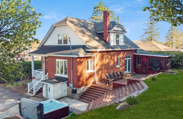 Chalet Alpin | Walk to Lake & Beach | Spa & BBQ