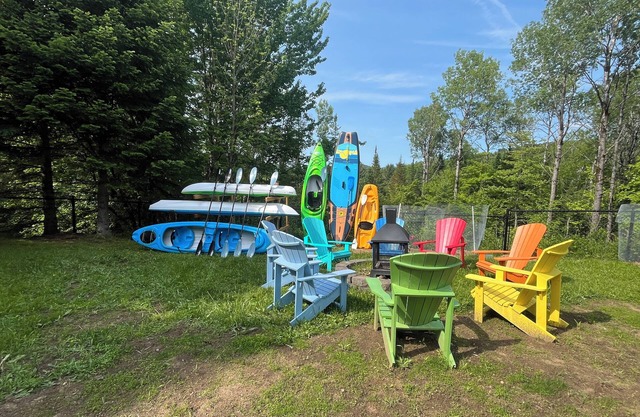 Chalet-Belle Auberge: Spa+Accès au Lac-Supérieur+9 kayaks+1 paddle-board