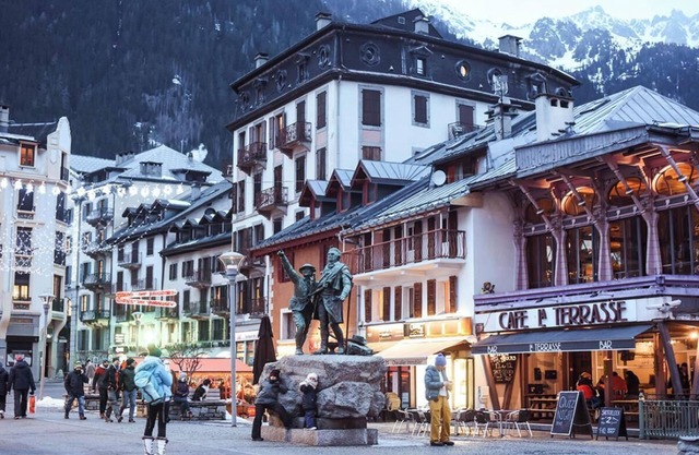 Chalet Bliss: A Luxury Mountain Retreat in Chamonix