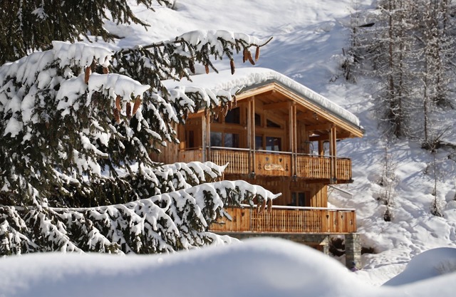 Chalet La Fontanette, Sauna, Jacuzzi, 300 m from the slopes.