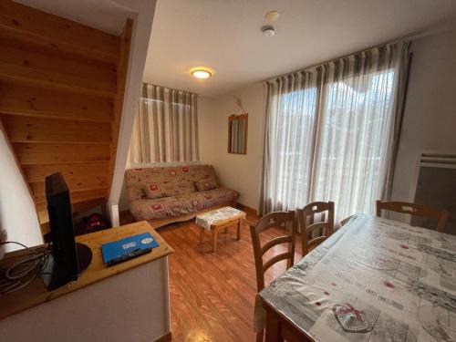 Chalet Mitoyen 3 Pièces 6 Pers. avec Terrasse - Résidence Le Hameau du Puy, Superdevoluy - FR-1-504-450