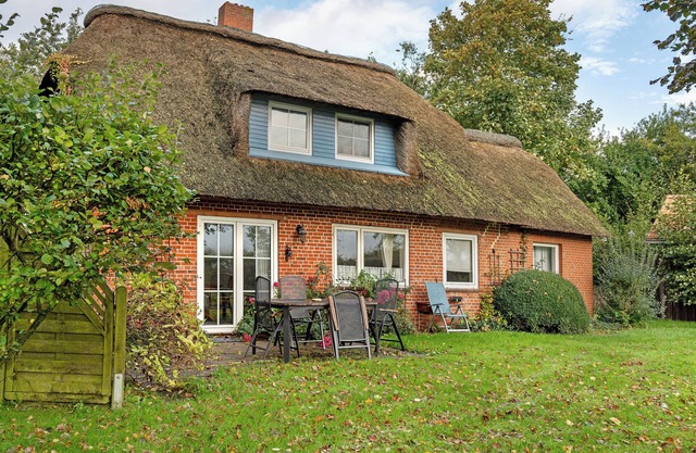 Chalet 'Reetdachchalet' with Private Terrace and Private Garden