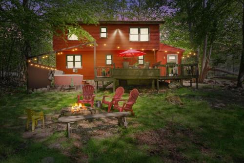 Chalet renovated Near Casino, Camelback , Kalahari 4bdrms firepit hot tub game room
