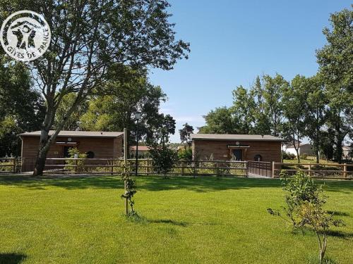 Chalets bord d'étang avec terrasse privée et équipements loisir, parfaits pour une escapade nature - FR-1-496-79